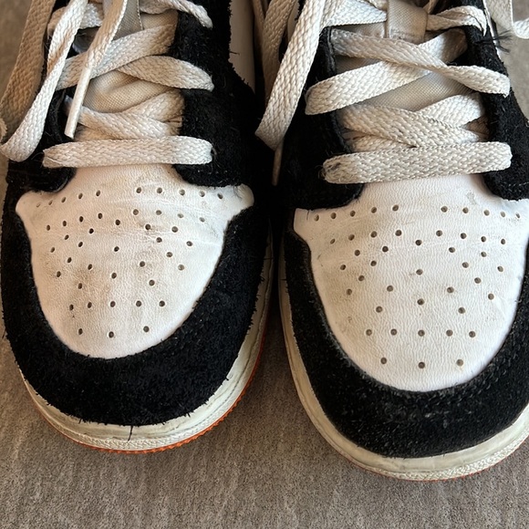 BIG KIDS' AIR JORDAN RETRO 1 MID SE White/Black/Starfish/Vivid Green - Picture 9 of 9